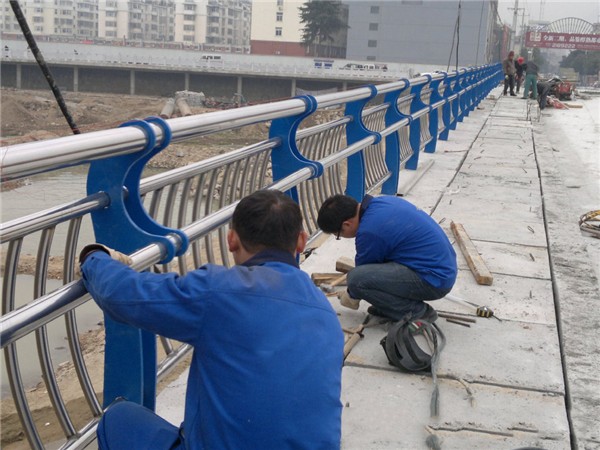 玉溪不锈钢桥梁护栏除锈维护的重要性及其方法